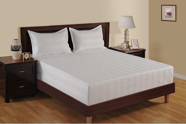 WHITE 300 TC MULTI STRIPE BED SHEET